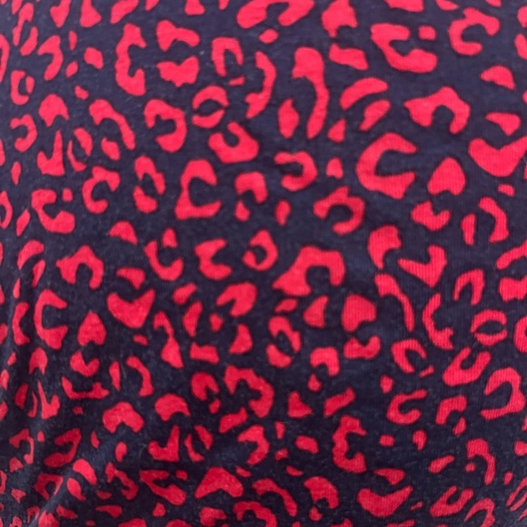 Vineyard Vines Navy and Red Leopard Print Long Sleeve Top - Picture 3 of 6